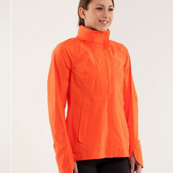 Rare Lululemon Run In Rain Jacket - size 2 - Picture 9 of 12